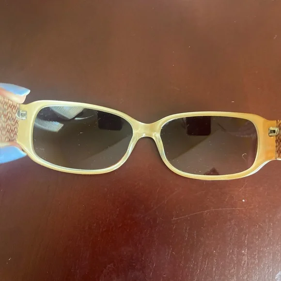 Coach Tortoise Shell Sunglasses - Case Included - Picture 3 of 10